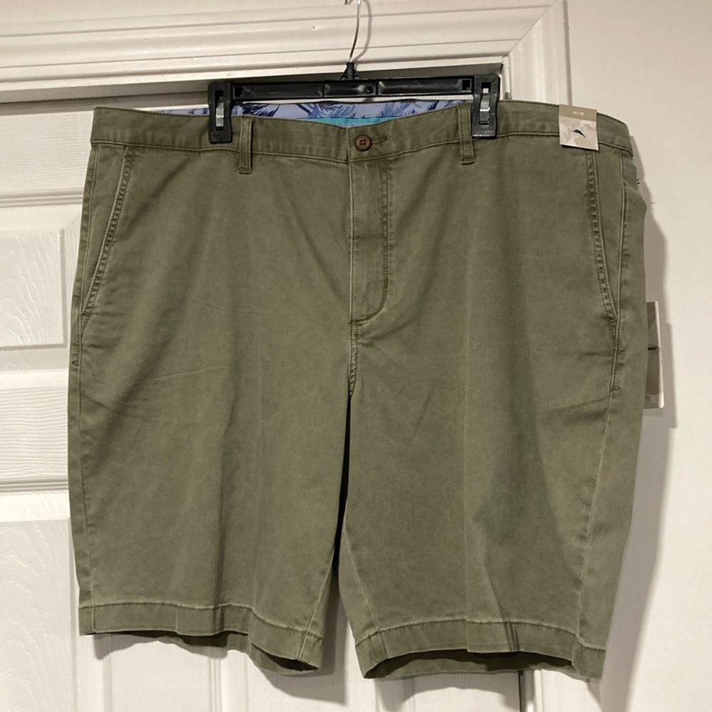 New Tommy Bahama 10” chino short 44